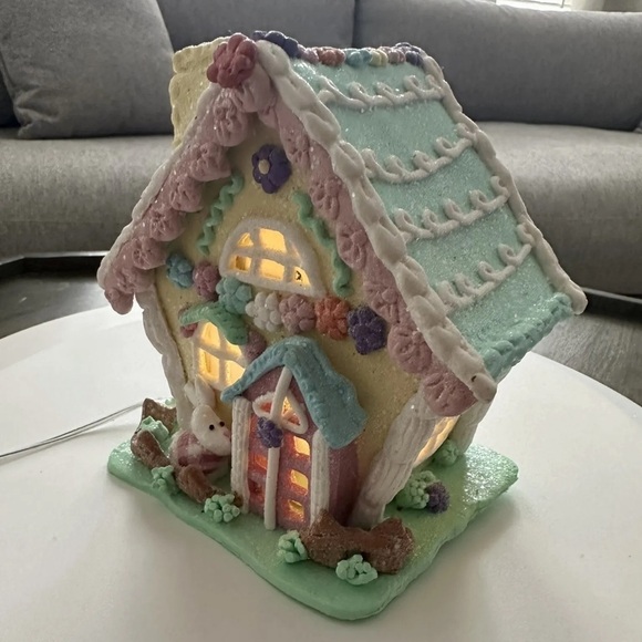 - Easter Light Up Pastel Gingerbread House 5.5” Clay Dough - Picture 1 of 7